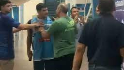 Grave intimidación de la ‘barra’ de Regatas Corrientes a jugadores tras una derrota