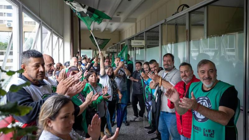 ATE desafía con ocupar dependencias oficiales en reclamo por los despidos