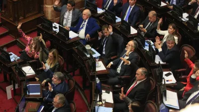 Además del aumento de 165%, los senadores se auto otorgaron un aguinaldo en sus dietas