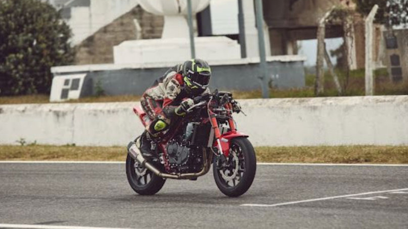 La 700 Súper Sport, nuevo desafío de Sebastián Salom