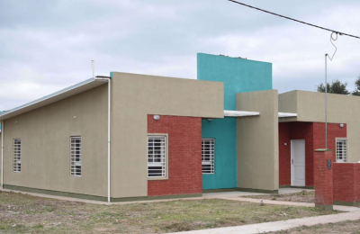 "El Palmar": el gobernador entregó viviendas y títulos de propiedad