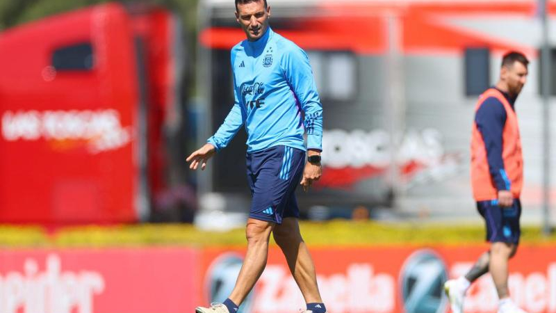 Las dudas y la posible sorpresa de Scaloni antes de confirmar la lista