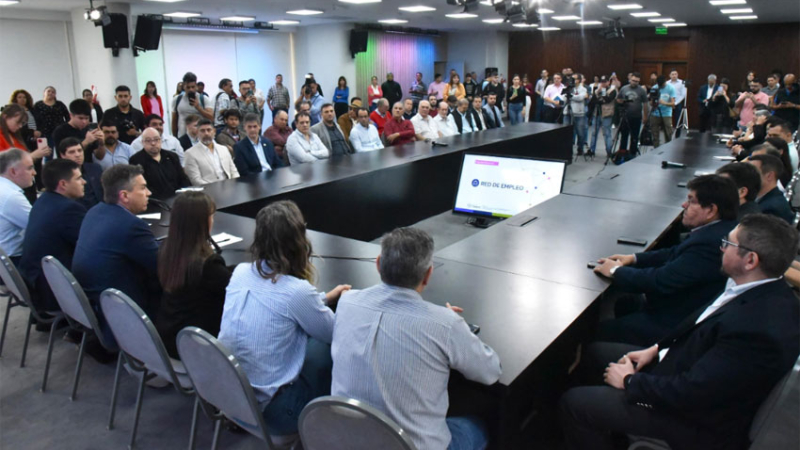 El gobernador Zdero lanzó el programa "Red de Empleo"