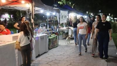 Feria municipal de la plaza central tuvo una alta concurrencia