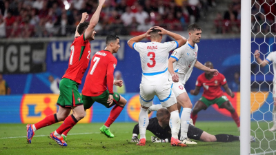 Festeja Cristiano: agónico 2-1 de Portugal ante República Checa