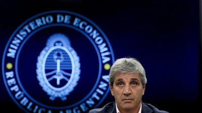 El FMI le exige a Caputo devaluar antes de hablar de fondos frescos