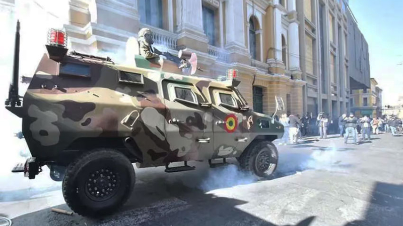 Militares ingresaron al Palacio Presidencial en Bolivia