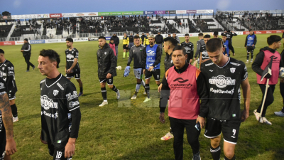 Nueva Chicago sorprendió a For Ever en el final