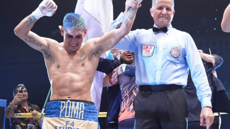 El "Pumita" Martínez hizo historia y es el nuevo campeón mundial supermosca