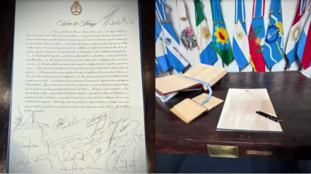 Milei pacto de Mayo 1.JPG