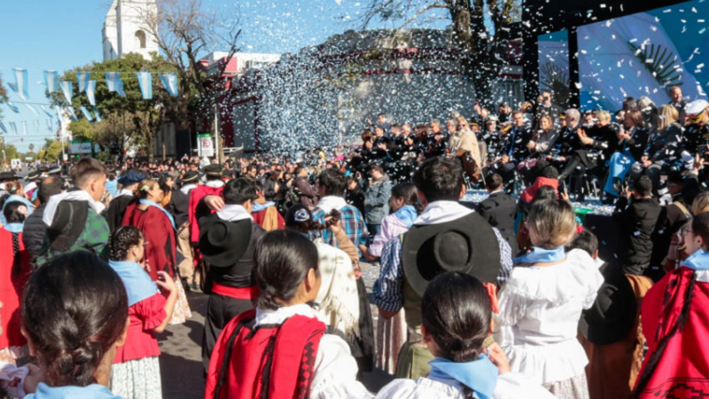 Fervor chaqueño y mucho colorido para festejar el 9 de Julio