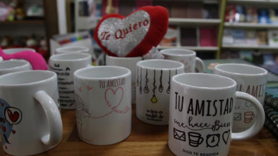 La amistad se celebra con juntadas y regalos muy económicos