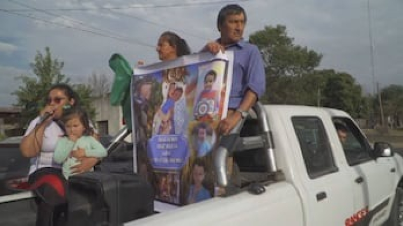 "Basta de circo": el reclamo de los familiares y vecinos en una nueva marcha por la aparición de Loan