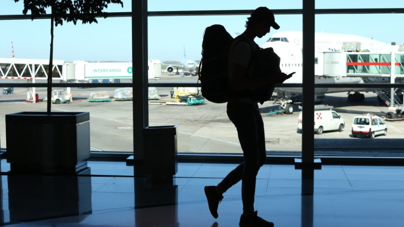 El Gobierno aumentó dos tasas aeroportuarias: cuál es el impacto en los precios de los pasajes