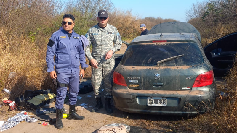 Sáenz Peña: buscan al acusado de robar un auto y casi desmantelarlo