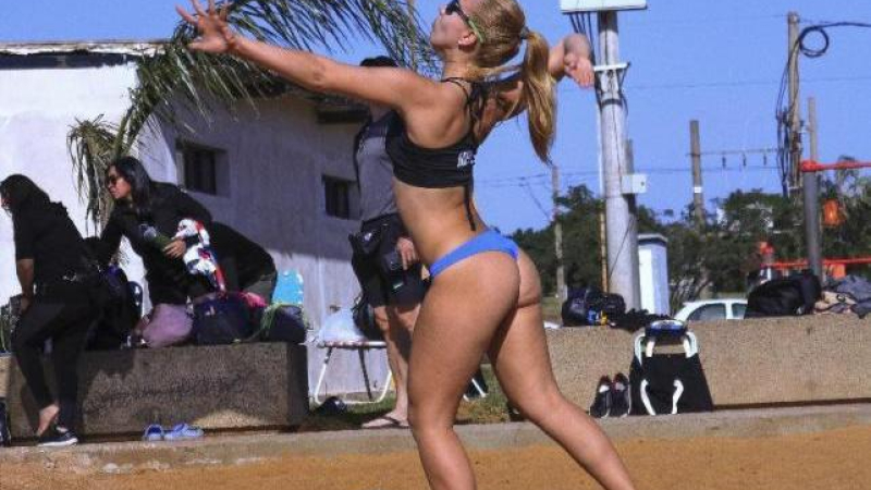 Rodaje de jugadora chaqueña en circuito de beach vóley