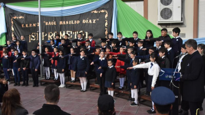 Recuerdo de la provincialización y promesa de alumnos a la bandera del Chaco