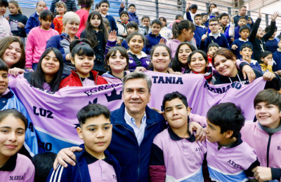 Los 36 centros de Educación Física recibieron elementos para la práctica de deportes