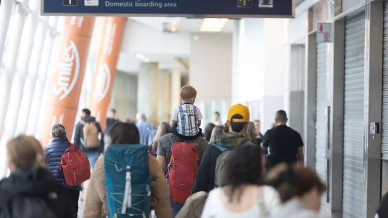 Cayó 13% el turismo en la Argentina durante el primer semestre, según el Indec
