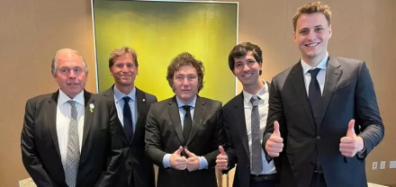 Milei con directivos de WorldCoin.jpg