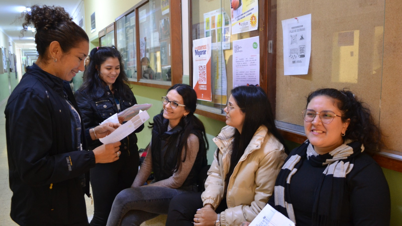 Con encuestas a estudiantes, relevan información sobre violencia, discriminación o tareas de cuidado