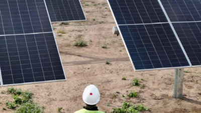 Gobernador Zdero constató avance del parque solar de Pampa del Infierno