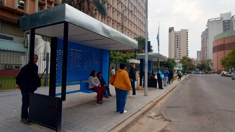 Quejas de usuarios de colectivos por menor frecuencia de coches