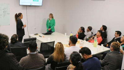 Capacitan a trabajadores en buenas prácticas de atención a adultos mayores