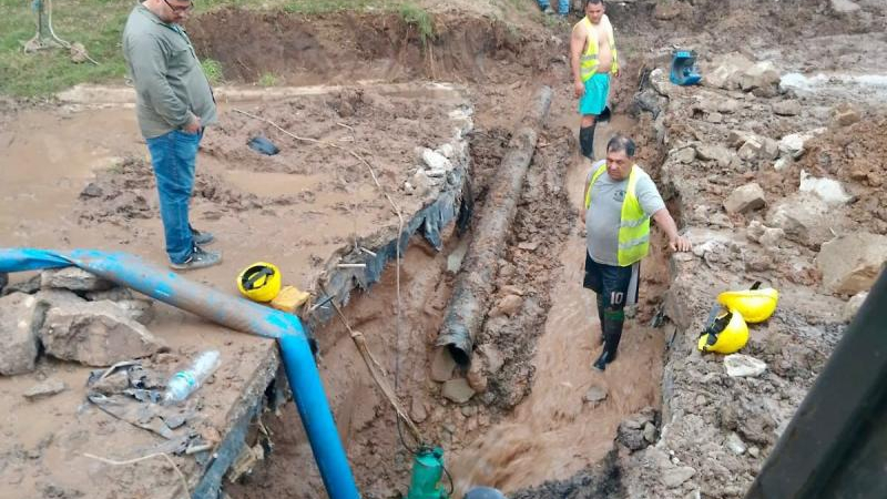 Rotura de cañería afectó a distintos barrios