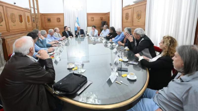 El gobierno intenta una tregua en la conflictividad gremial con los "dialoguistas"