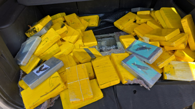 Adaptaron un doble fondo en el baúl de un auto para esconder 83 kilos de cocaína