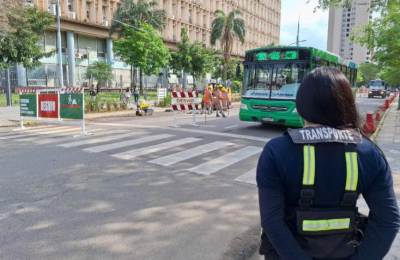 Hay paradas alternativas para colectivos por obras de bacheo en avenida Sarmiento