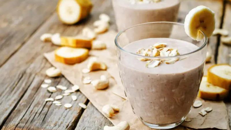 El batido de avena y miel está lleno de proteínas y ayuda a ganar masa muscular