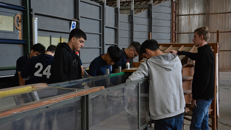 Pasantes del nivel secundario de Castelli desarrollan dispositivo para el Laboratorio de Aerodinámica