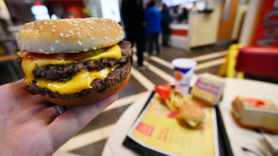 Alerta en por un brote de escherichia coli en McDonald’s: un muerto y 75 casos en todo el país