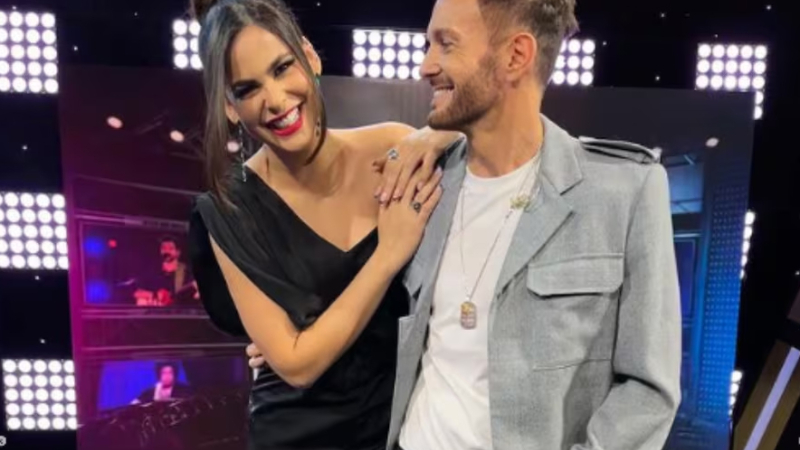 Axel oficializó su relación con la ex Miss Ecuador, Valeria Gutiérrez