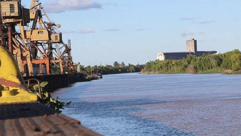 Transporte fluvial: analizan la viabilidad de la navegación comercial del Paraná