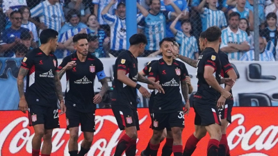 Racing perdió 5-4 en un partidazo ante Estudiantes y Vélez acaricia el título