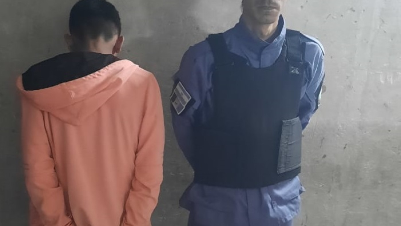 Detienen a joven motociclista con droga y dinero en efectivo