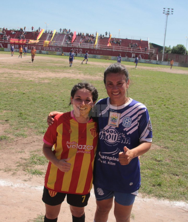 El equipo de fútbol femenino de Villa Alvear obtuvo el campeonato de la Liga Chaqueña al vencer en la final a Sarmiento. 10-11-24.