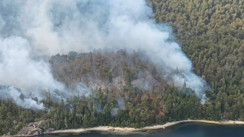El incendio en el Parque Nacional Nahuel Huapi avanza y ya son más de 2000 las hectáreas afectadas