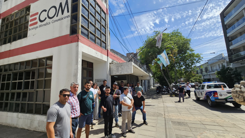 Sindicatos rechazan el despido de 86 trabajadores de medios públicos