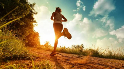 Consejos para hacer deporte en verano y evitar un golpe de calor