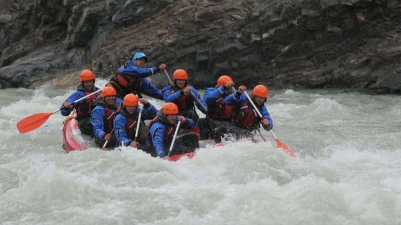 Murieron tres turistas al volcarse la balsa con que hacían rafting