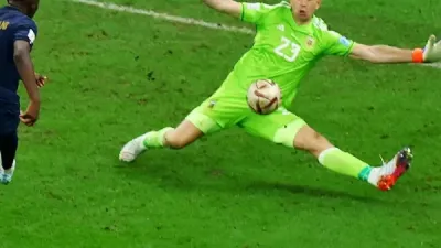 La FIFA reveló un video inédito de la atajada del "Dibu" Martínez a Kolo Muani