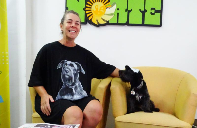 Creó un hotel para mascotas, así dueños de perros y gatos vacacionan tranquilos