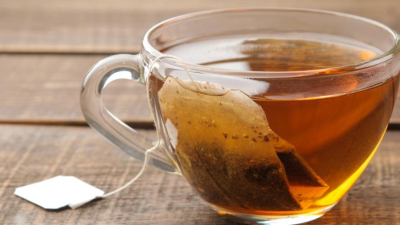 Las bolsitas de té comerciales liberan microplásticos