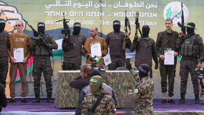 Hamas libera a otros tres rehenes secuestrados desde el inicio de la guerra