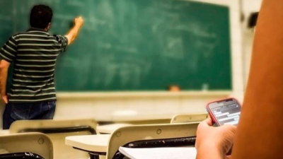 El 54 % de los estudiantes de 15 años se distrae con el celular en clase
