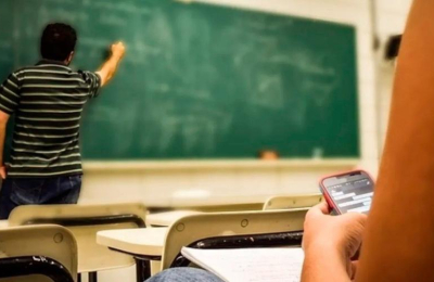 El 54 % de los estudiantes de 15 años se distrae con el celular en clase